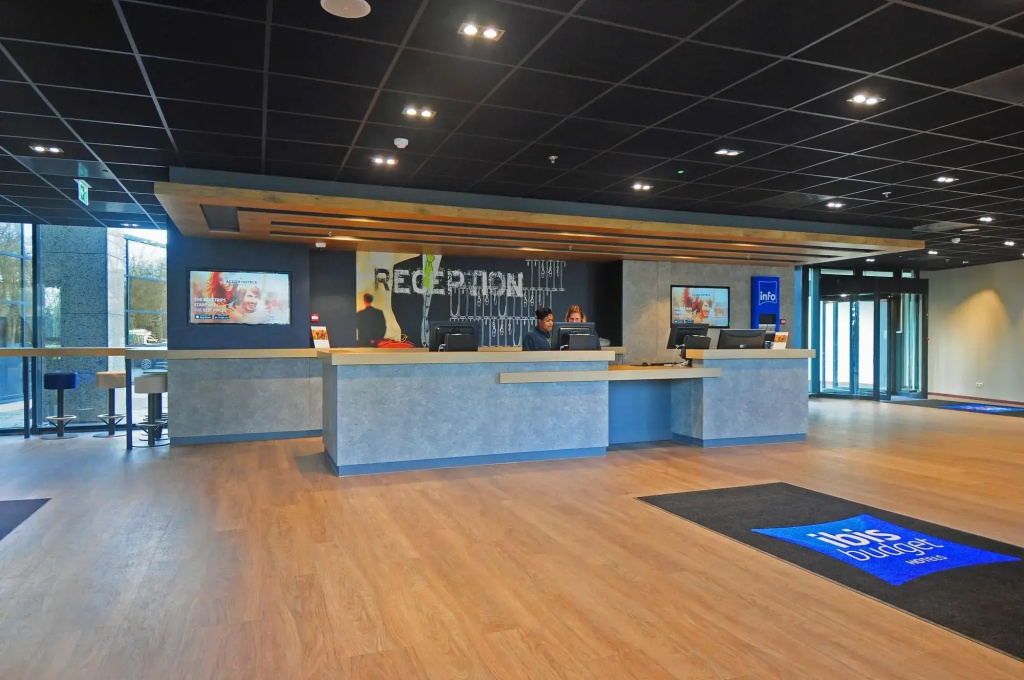 Lobby & Reception
