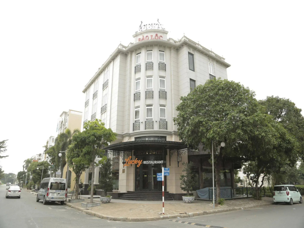 Lucky Hotel - Phu My Hung