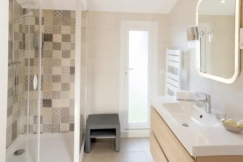 Contact Hôtels Le Savigny & Spa - Chambres