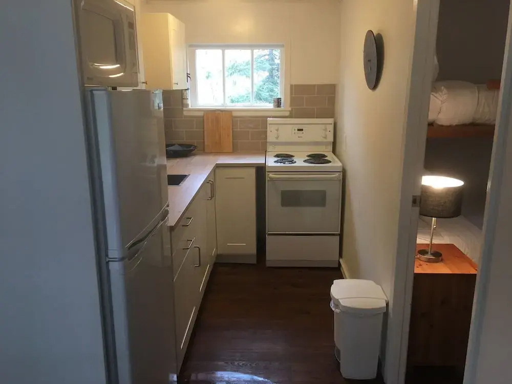 Lakeshore on Salt Spring - фото 20