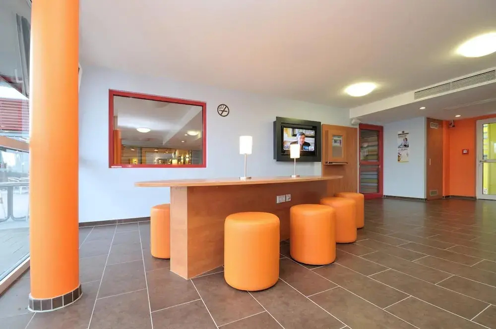 Lobby & Reception