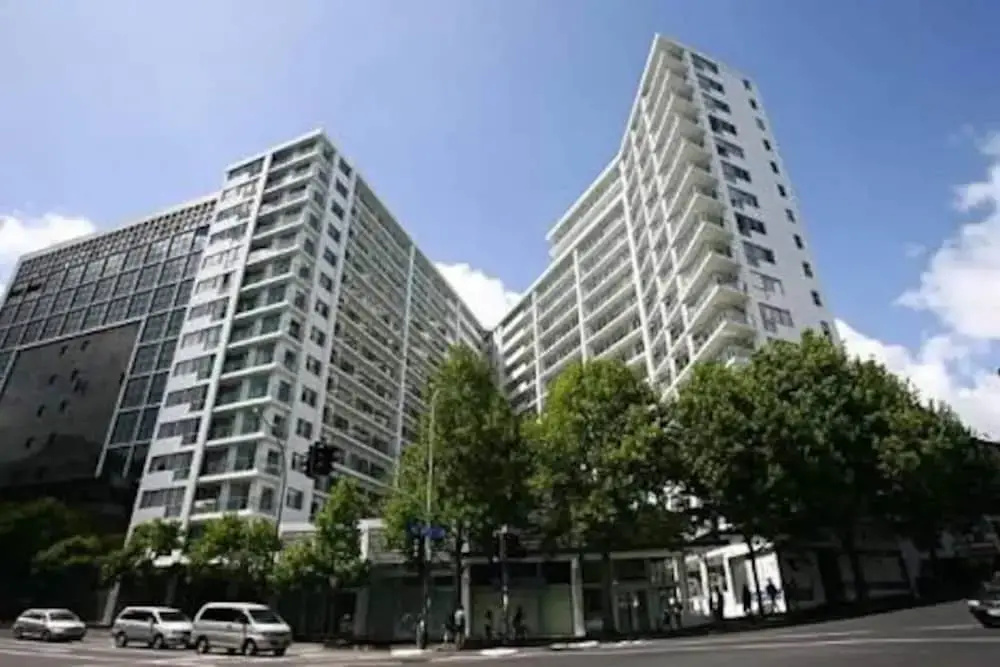 2 Bedroom Auckland Apartment With City Views