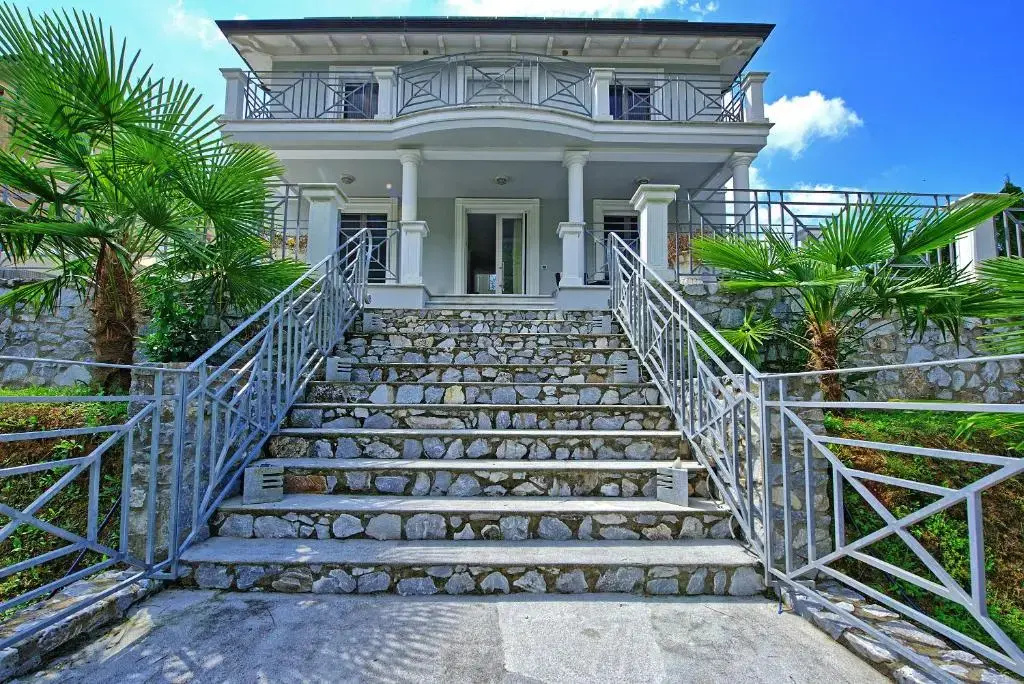 Villa Raffaela by PosarelliVillas