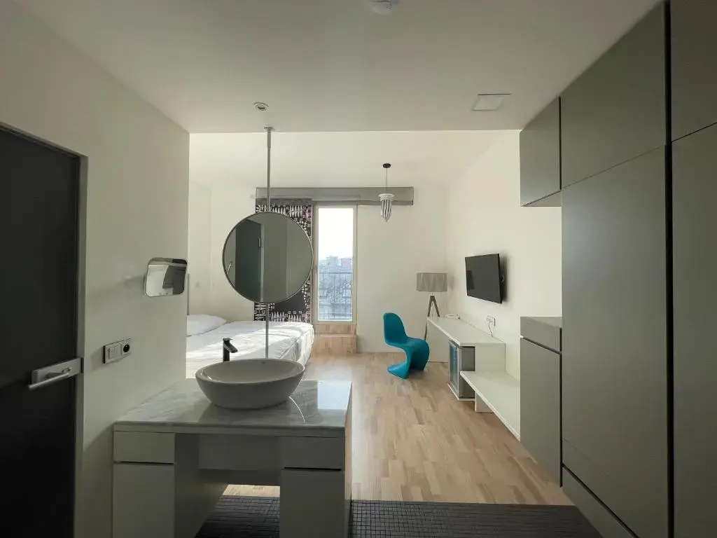 Deluxe Double room with balcony (full double bed)