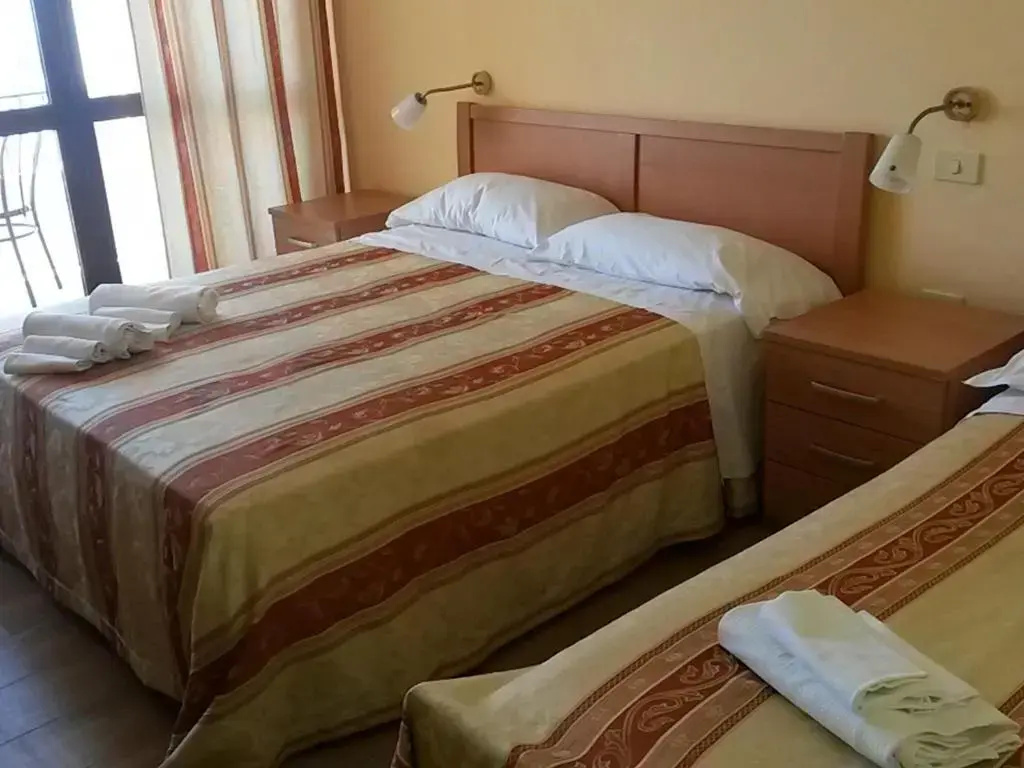 Economy Triple room