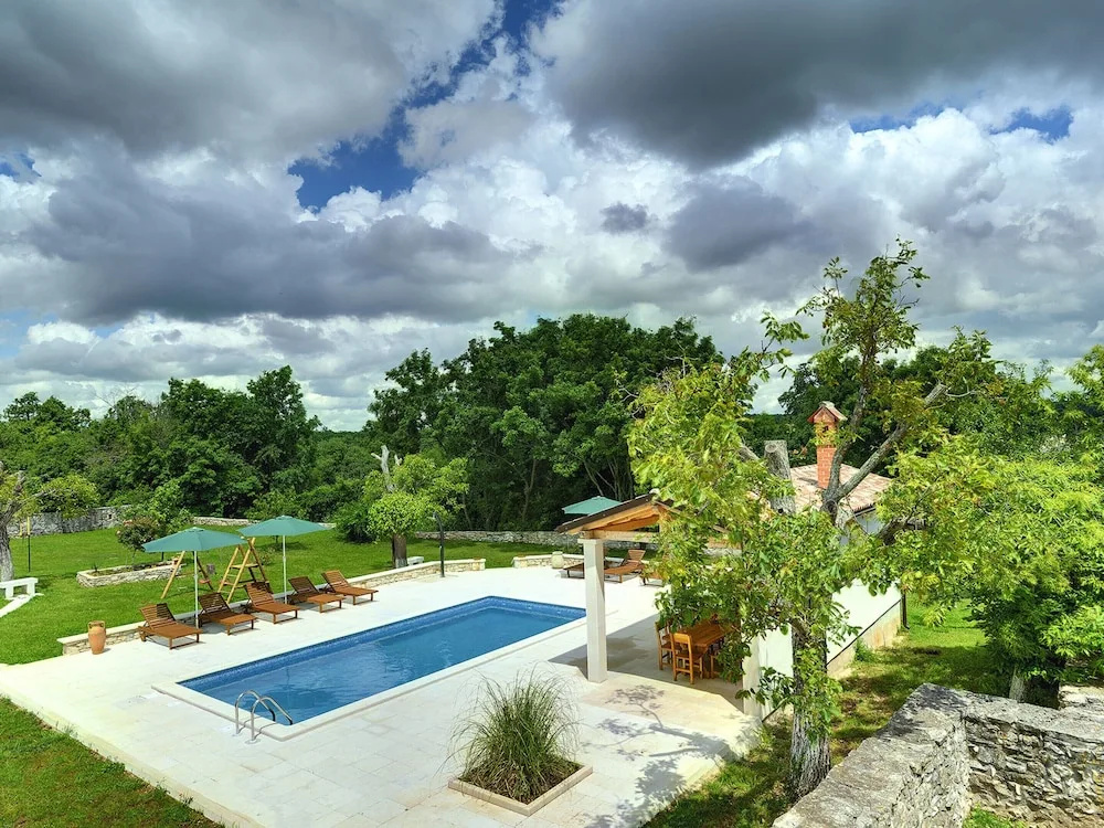Holiday Home in Rojnici With Private Pool