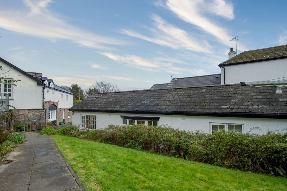 Garden Cottage - 2 Bedroom Cottage - Penally