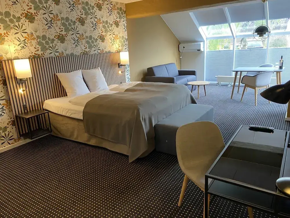 Double Junior Suite (full double bed)