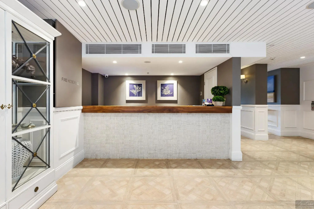 Lobby & Reception