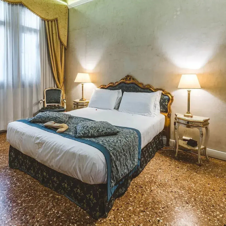 Superior Double room (full double bed)