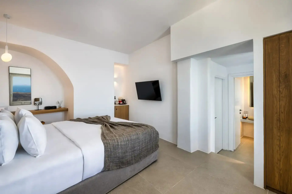 Superior Double room with mountain view (full double bed)
