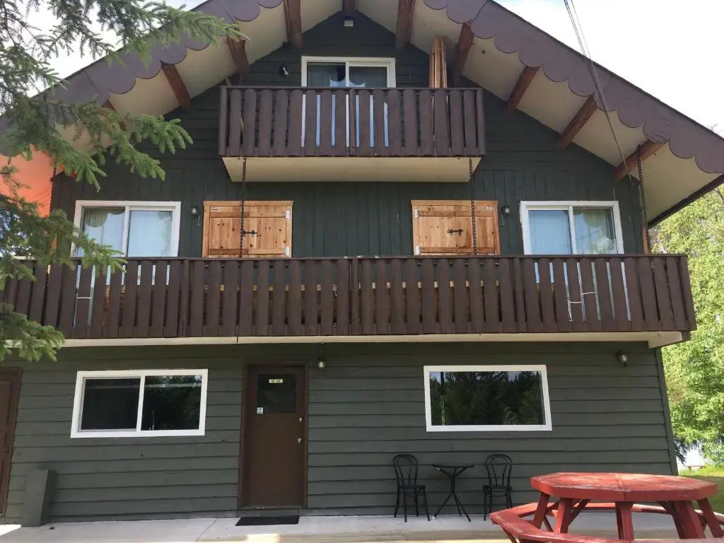 5 Bedrooms Cottage