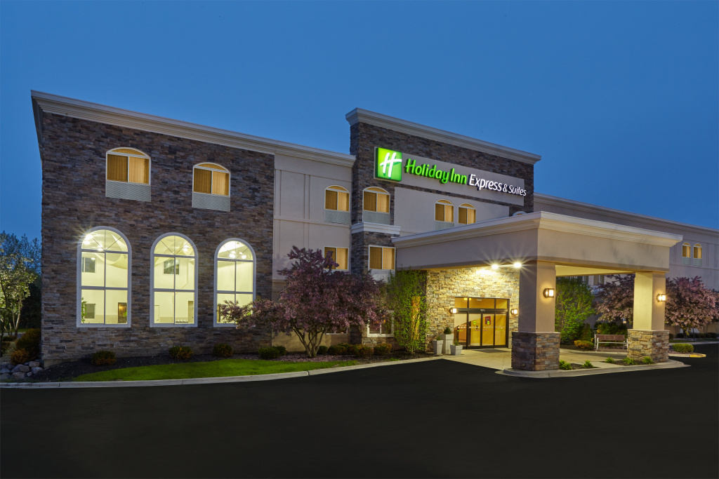 Holiday Inn Express & Suites Chicago-Libertyville by IHG