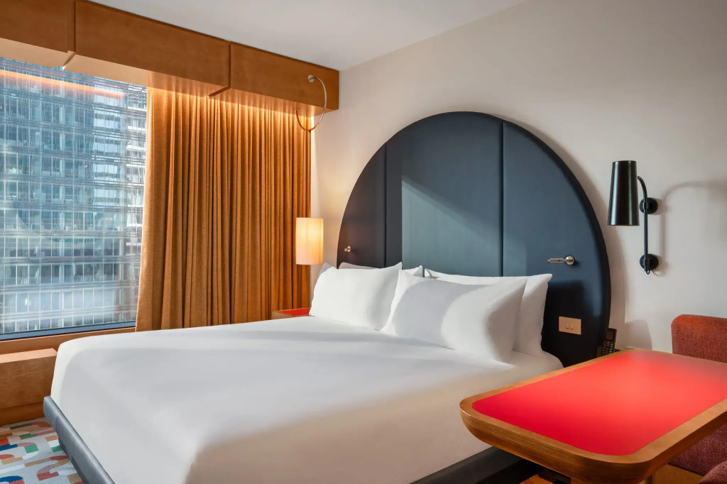 Standard Double room with city view (full double bed)