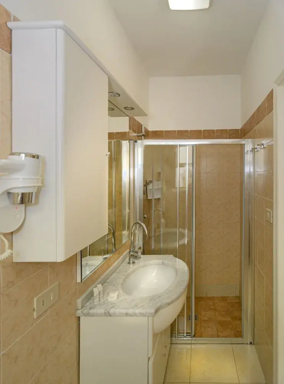 Standard Triple room with courtyard view