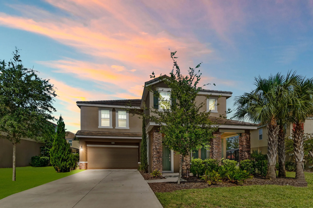 7 Bedrooms / 5 Bathrooms / Solterra (4196 OD), Davenport, US