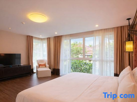 5 Bedrooms Villa with garden view