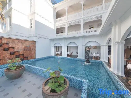 Lanna Inthan Hotel & Resort
