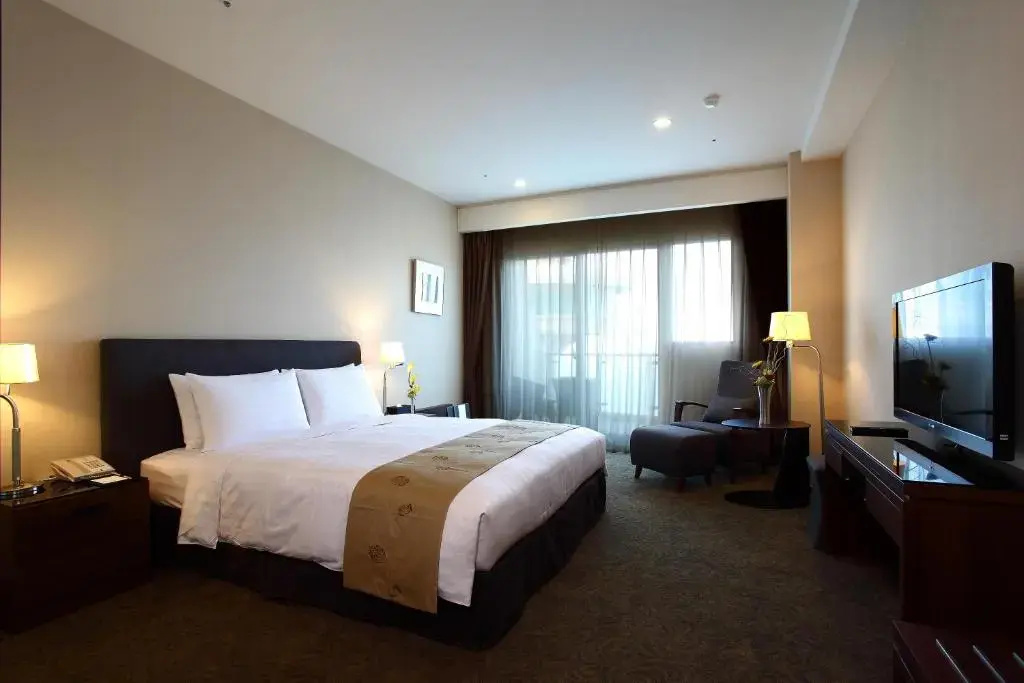 Deluxe Double room with balcony and with sea view (full double bed)