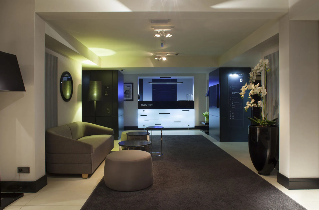 Lobby & Reception