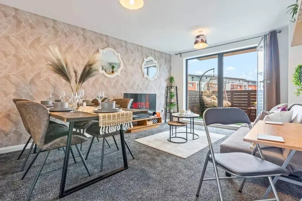 Desert Oasis Sleeps 8 With Parking
