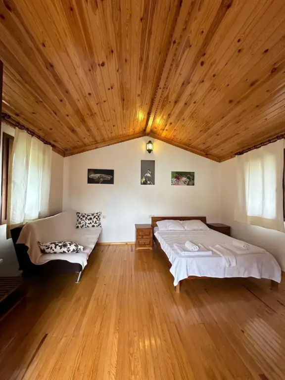 Standard Double room with garden view (full double bed)