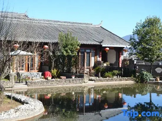 Lijiang Qingsongling Naxi Family