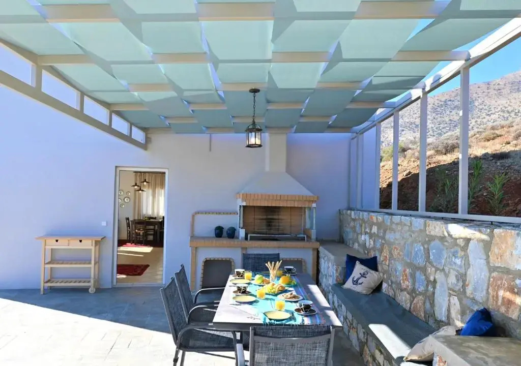Tranquil sea view villa with private pool, just 2km from the beach!