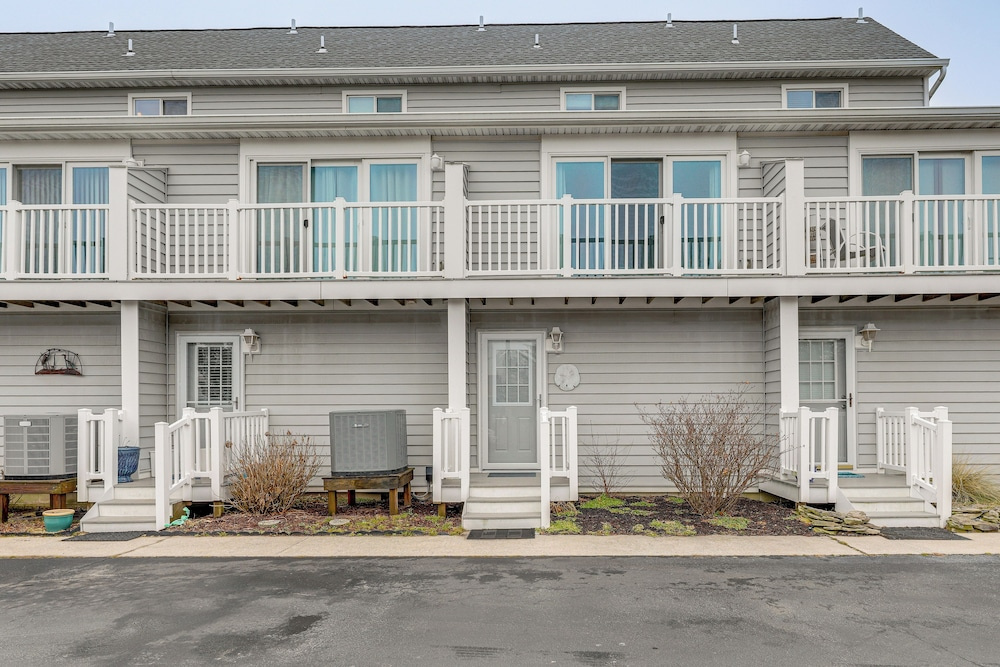 1 Mi to Fenwick Island SP: Condo w/ Boat Dock!