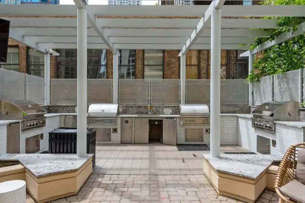 Near Riverwalk 2BR Private Balcony Downtown