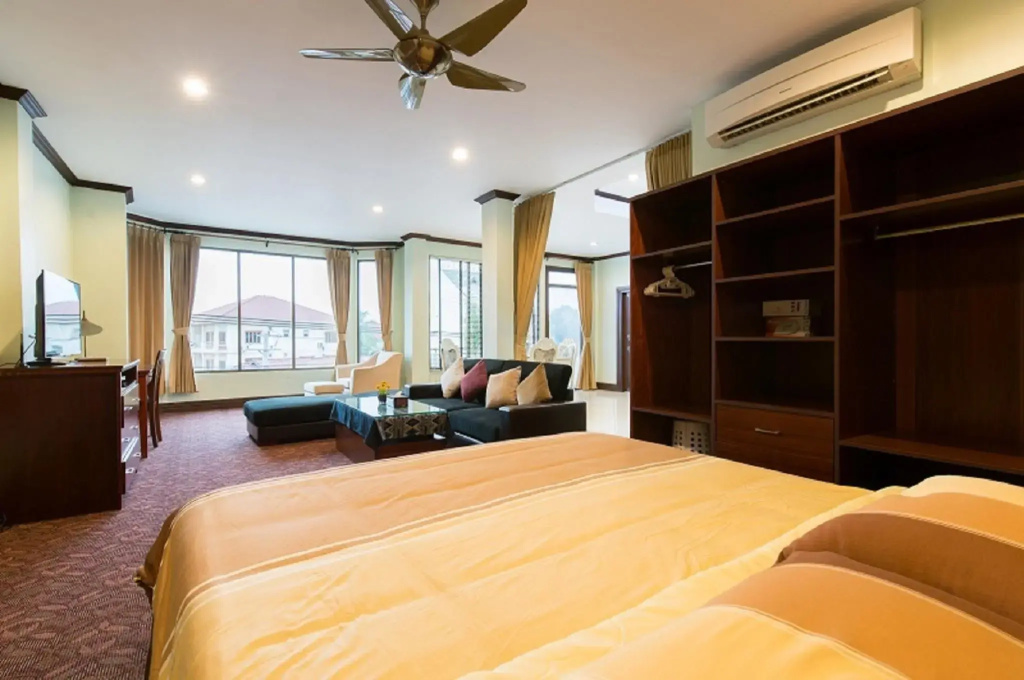 Executive Studio