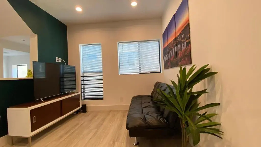 3 bd Townhome with Private Rooftop