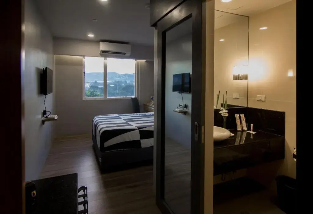 Deluxe Double room (full double bed)
