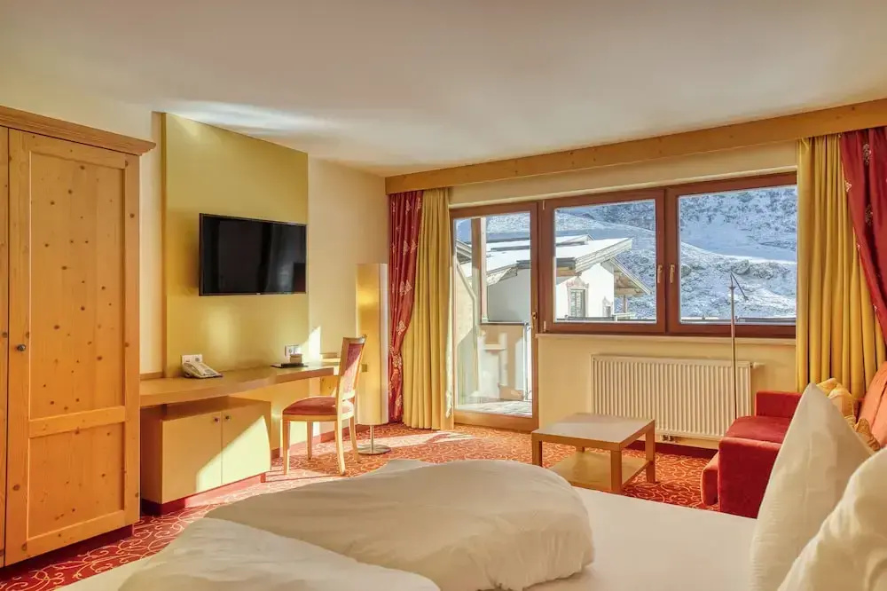 Junior Suite with balcony and with mountain view