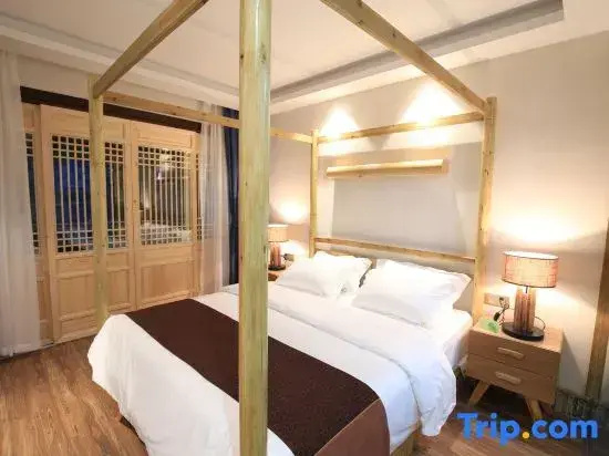 Standard Double room with river view (full double bed)