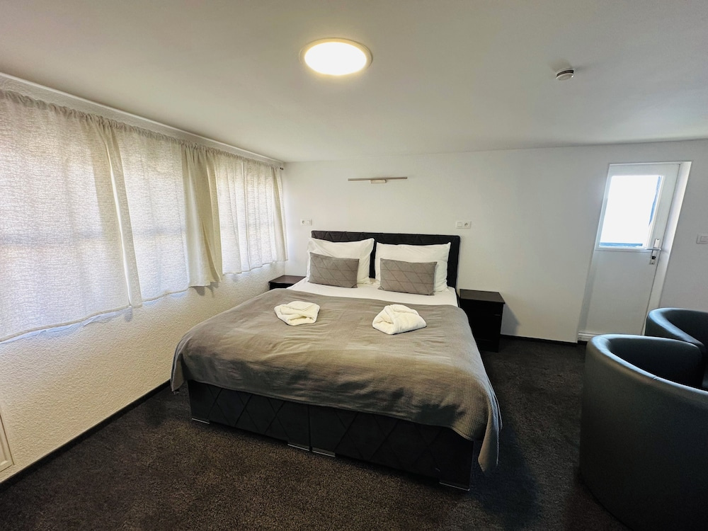 Suite with balcony and with city view