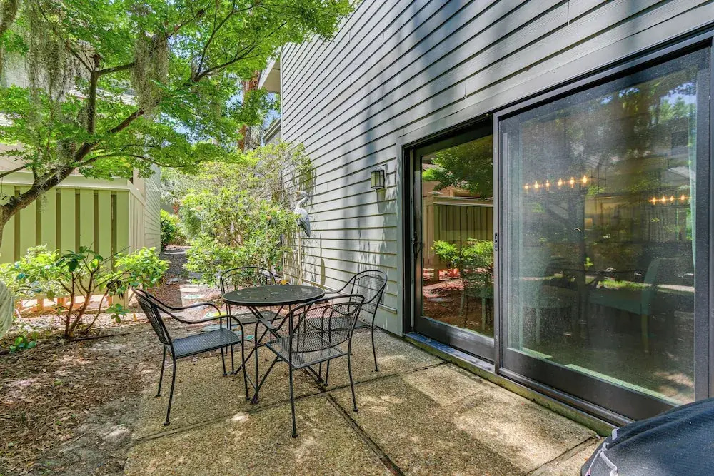 Modern Hilton Head Retreat: Walk to Beach & Golf!