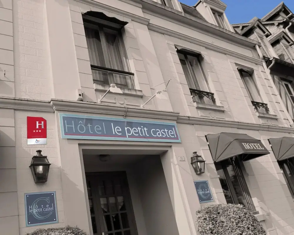 Hotel SPA Piscine le Petit Castel