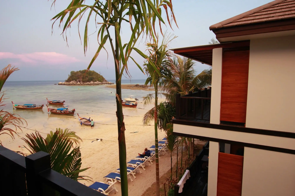 Beach & Waterfront