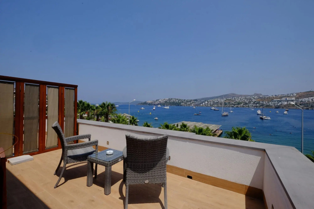 Beach & Waterfront