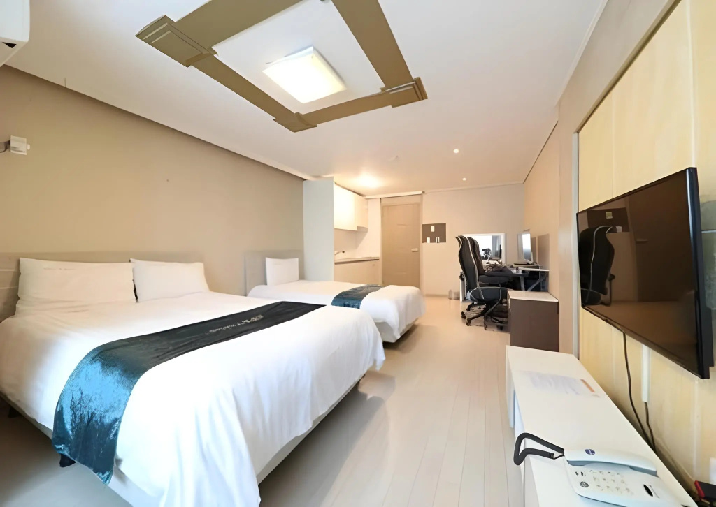 Joy Hotel — 4