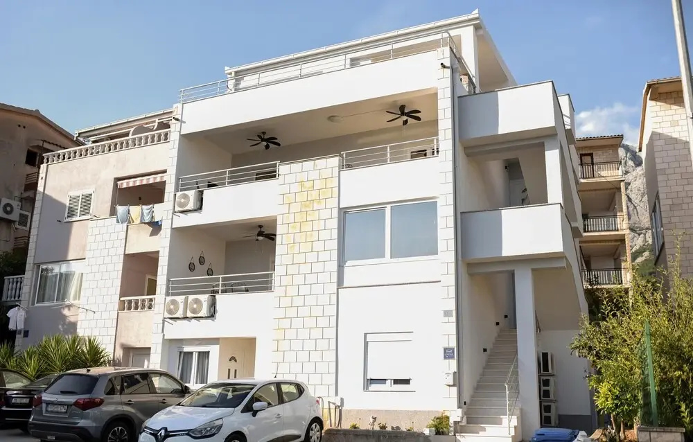 Amazing Apartment in Makarska With Wifi and 2 Bedrooms