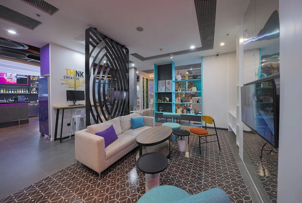 Lobby & Reception