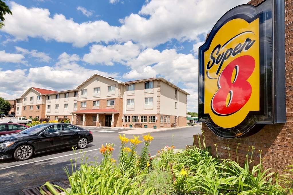 Super 8 by Wyndham Akron S/Green/Uniontown OH image
