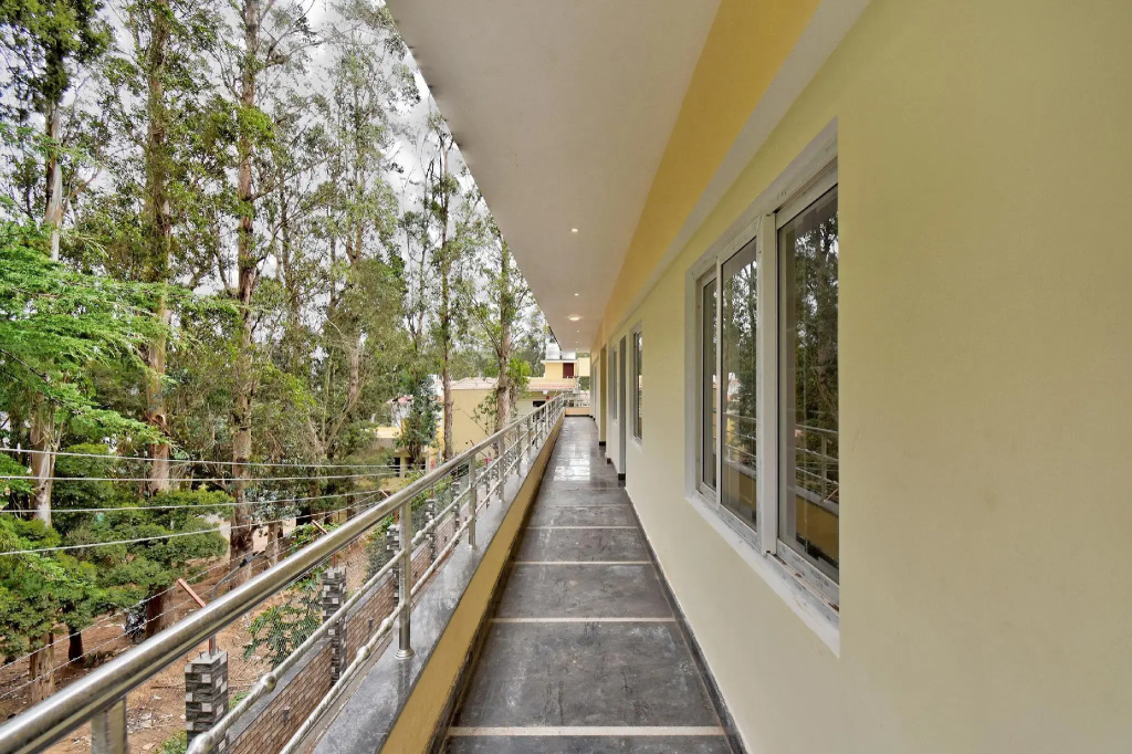 OYO Home 30205 Elegant 2bhk Rose Garden