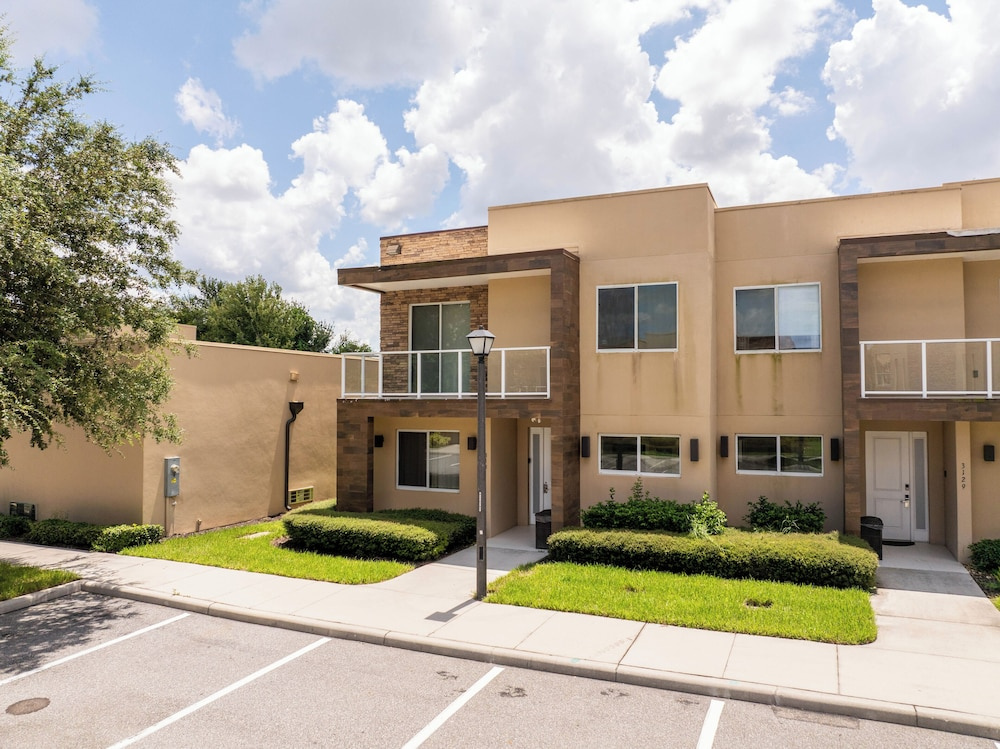 Modern Magic Village Home for 8 with Grill 3131