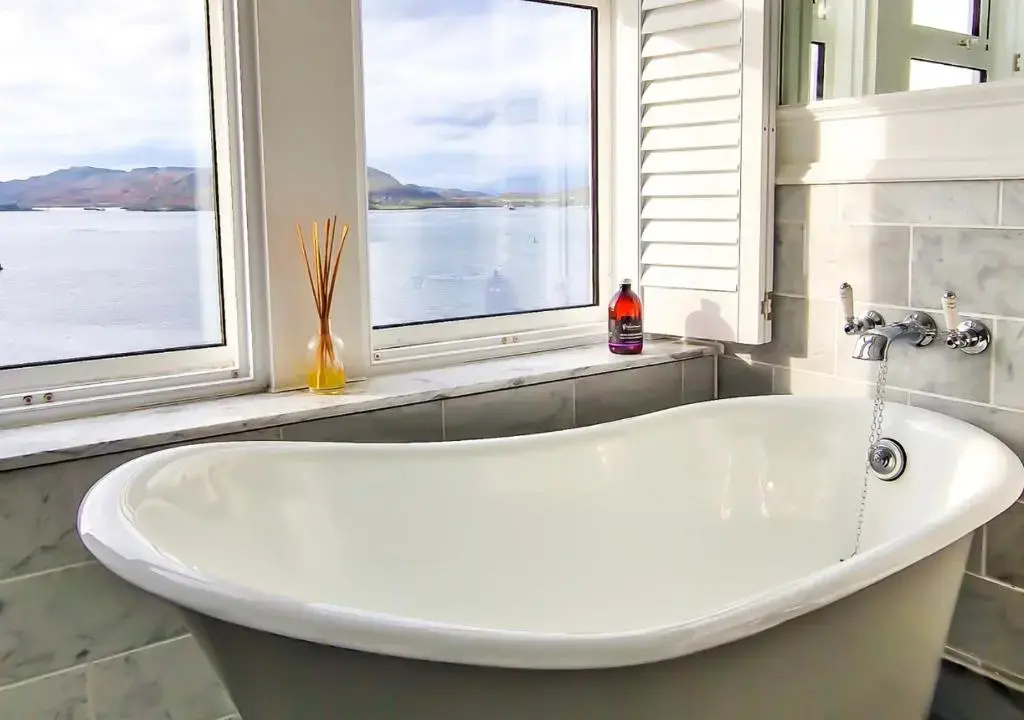 Oban Bay Hotel - Tap to explore photos
