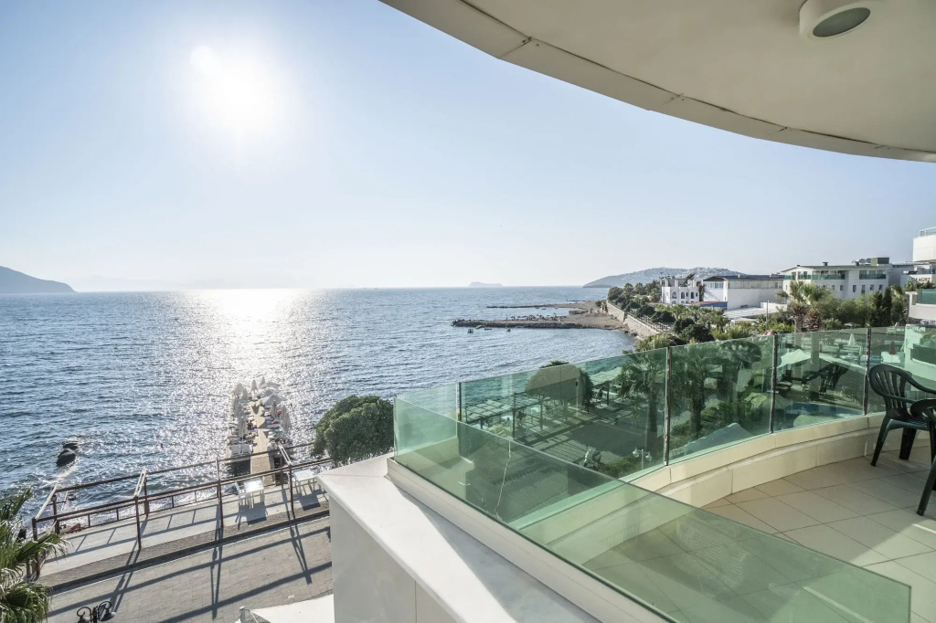 Beach & Waterfront