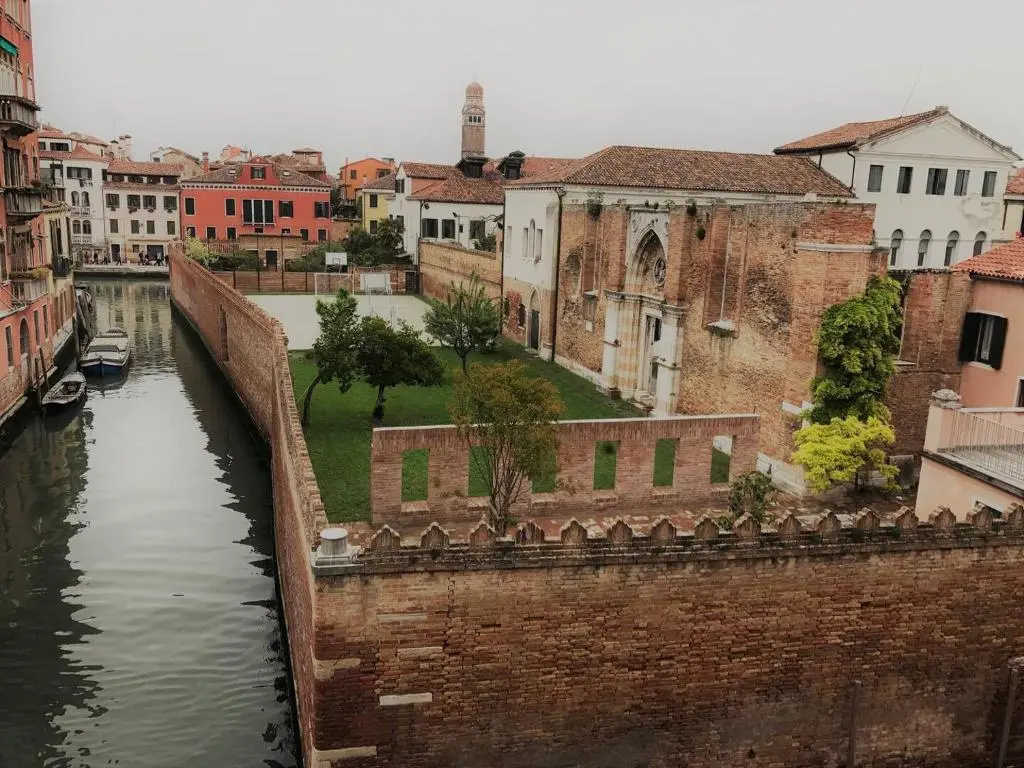 Standard Double room with canal view (full double bed)