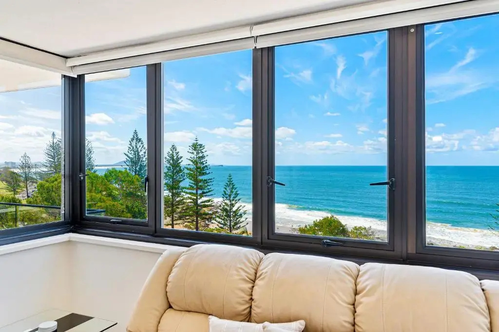 2 Bedrooms Apartment with ocean view